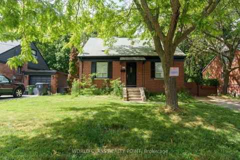 Photo 2 at 152 Ferris Road, Parkview, Toronto