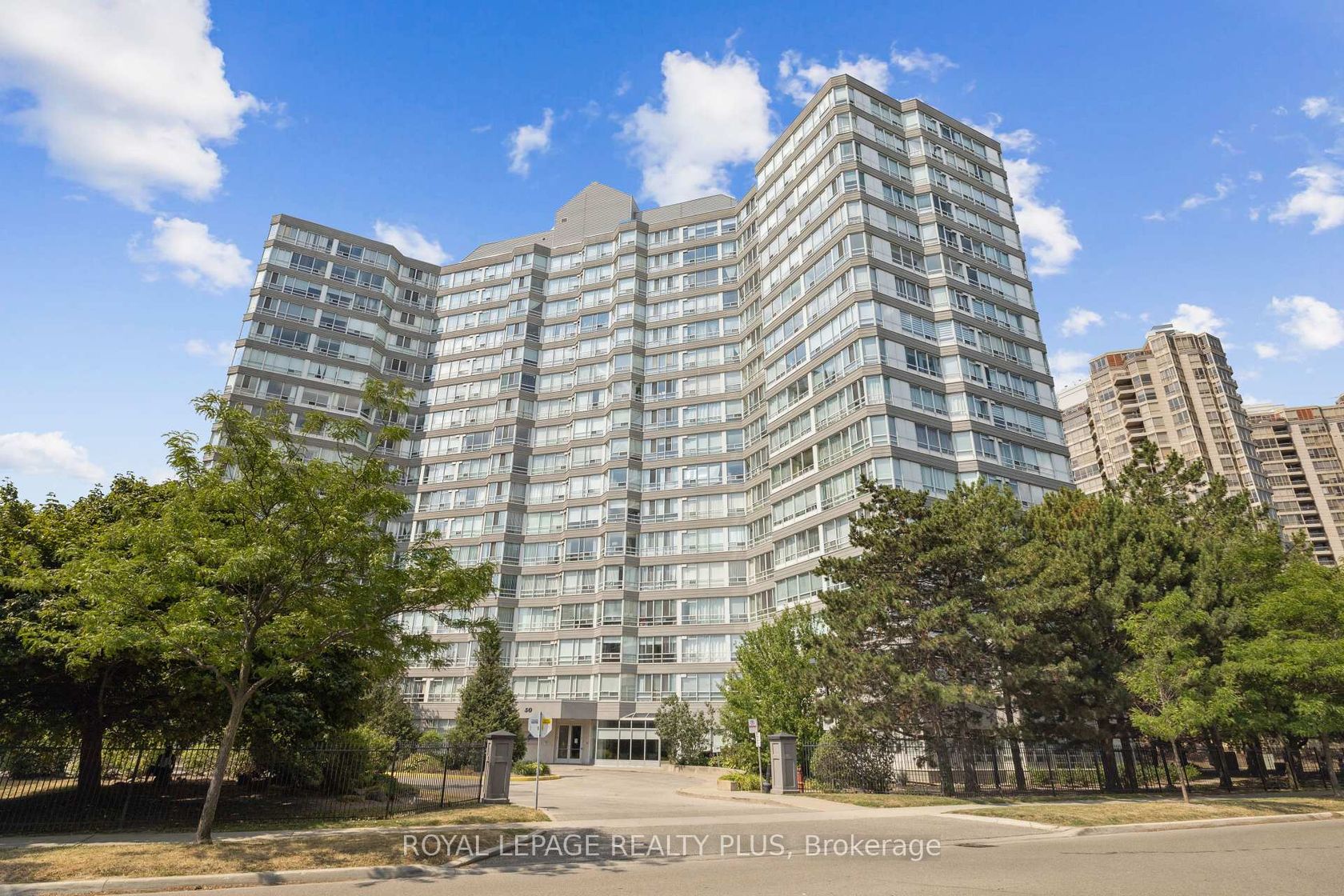 712 - 50 Kingsbridge Garden Circle, Hurontario, Mississauga 