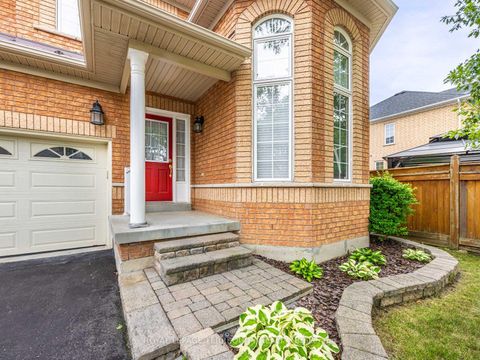 Photo 3 at 11 Avocet Drive, Vellore Village, Vaughan