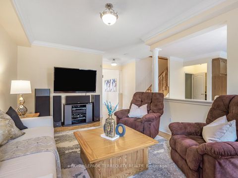 Photo 11 at 11 Avocet Drive, Vellore Village, Vaughan