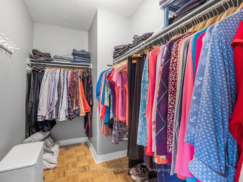 Photo 33 at 11 Avocet Drive, Vellore Village, Vaughan