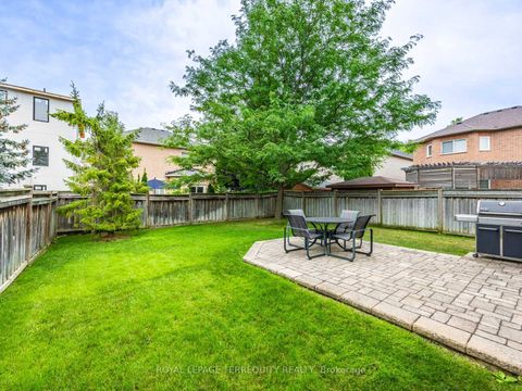 Photo 42 at 11 Avocet Drive, Vellore Village, Vaughan