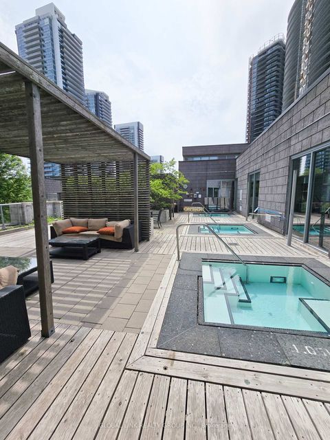 Photo 17 at 915 - 121 Mcmahon Drive, Bayview Village, Toronto