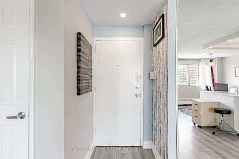 Photo 3 at 912 - 10 Sunny Glenway, Flemingdon Park, Toronto