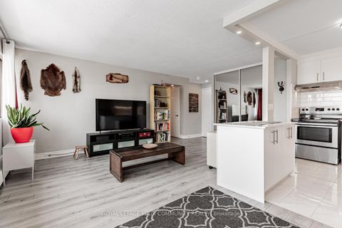 Photo 11 at 912 - 10 Sunny Glenway, Flemingdon Park, Toronto