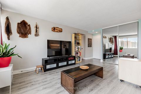 Photo 13 at 912 - 10 Sunny Glenway, Flemingdon Park, Toronto