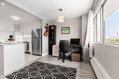 Photo 14 at 912 - 10 Sunny Glenway, Flemingdon Park, Toronto