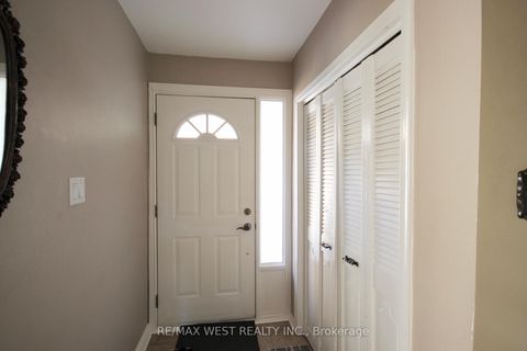Photo 5 at 84 Orpington Crescent, Jamestown, Toronto