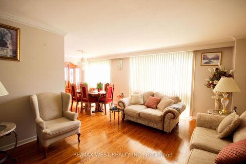 Photo 8 at 84 Orpington Crescent, Jamestown, Toronto