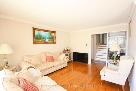 Photo 10 at 84 Orpington Crescent, Jamestown, Toronto