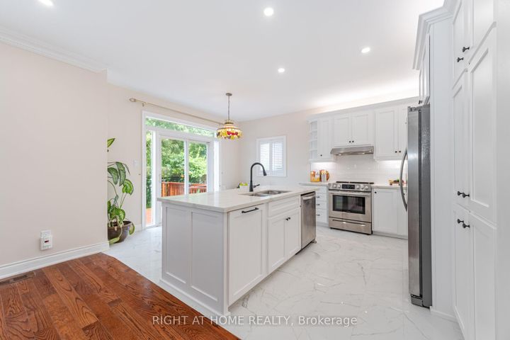 Photo 8 at 3737 Brinwood Gate, Churchill Meadows, Mississauga