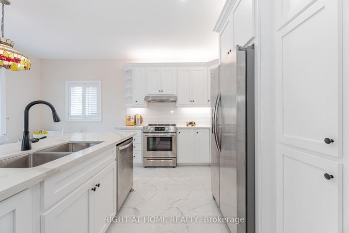 Photo 9 at 3737 Brinwood Gate, Churchill Meadows, Mississauga
