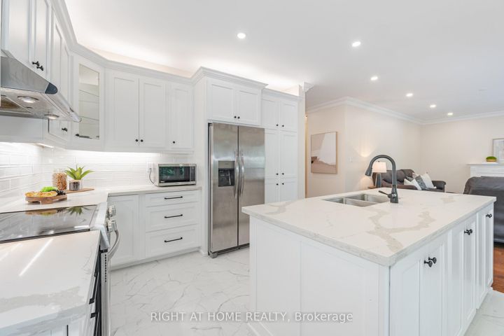 Photo 11 at 3737 Brinwood Gate, Churchill Meadows, Mississauga