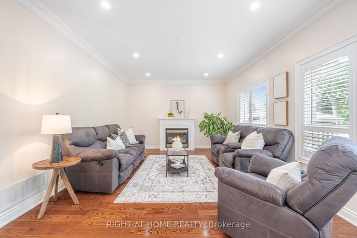 Photo 14 at 3737 Brinwood Gate, Churchill Meadows, Mississauga