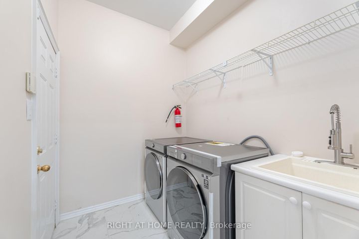 Photo 20 at 3737 Brinwood Gate, Churchill Meadows, Mississauga