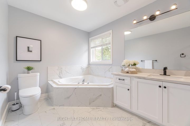 Photo 28 at 3737 Brinwood Gate, Churchill Meadows, Mississauga