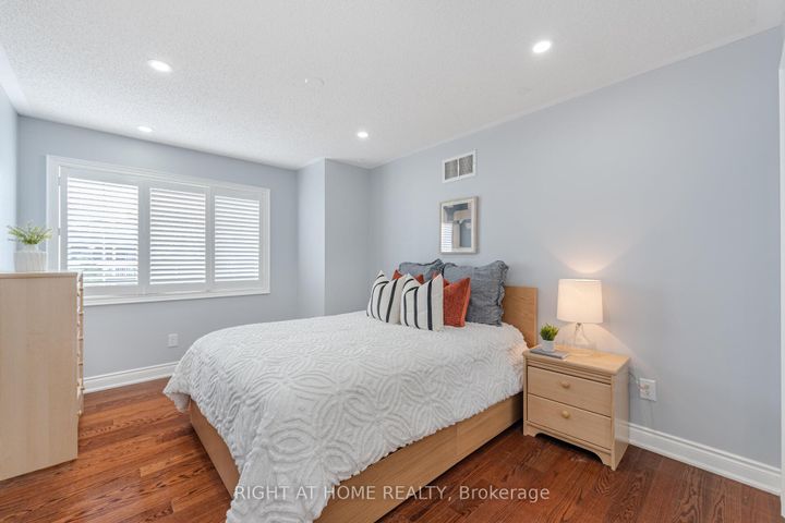 Photo 30 at 3737 Brinwood Gate, Churchill Meadows, Mississauga