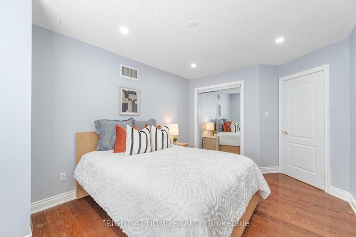 Photo 31 at 3737 Brinwood Gate, Churchill Meadows, Mississauga