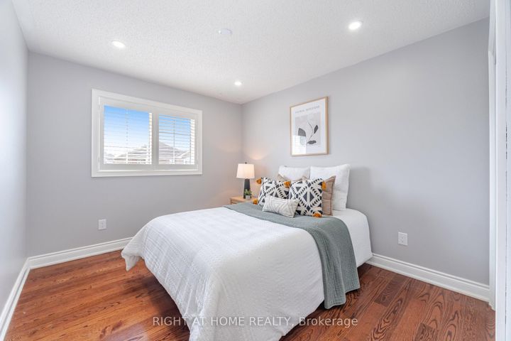 Photo 32 at 3737 Brinwood Gate, Churchill Meadows, Mississauga