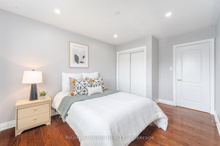 Photo 33 at 3737 Brinwood Gate, Churchill Meadows, Mississauga
