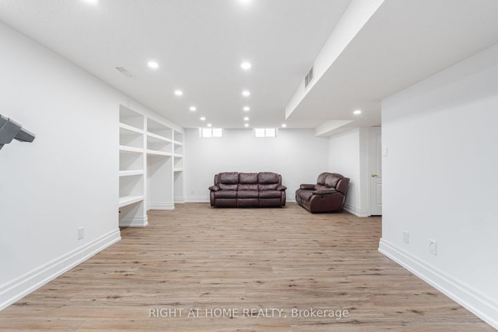 Photo 40 at 3737 Brinwood Gate, Churchill Meadows, Mississauga