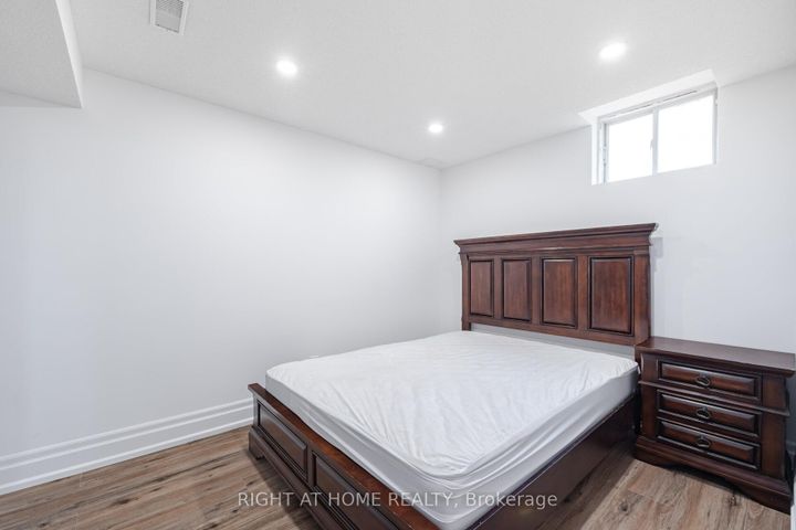 Photo 41 at 3737 Brinwood Gate, Churchill Meadows, Mississauga