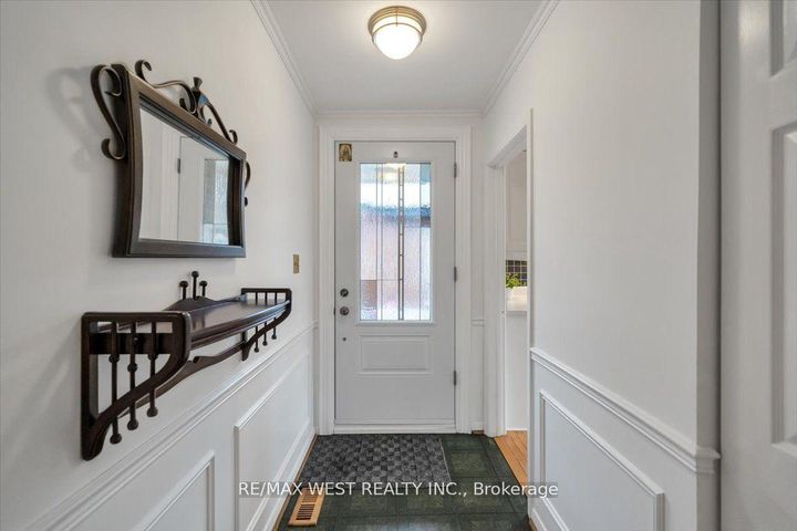 Photo 3 at 254 Confederation Drive, Woburn, Toronto