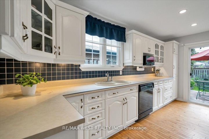 Photo 4 at 254 Confederation Drive, Woburn, Toronto