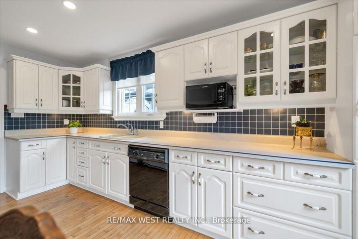 Photo 5 at 254 Confederation Drive, Woburn, Toronto