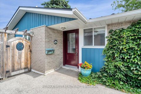 Photo 2 at 254 Confederation Drive, Woburn, Toronto
