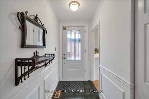 Photo 3 at 254 Confederation Drive, Woburn, Toronto
