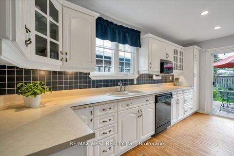 Photo 4 at 254 Confederation Drive, Woburn, Toronto