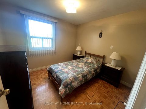 Photo 11 at 195 Rosethorn Avenue, Eglinton West, Toronto