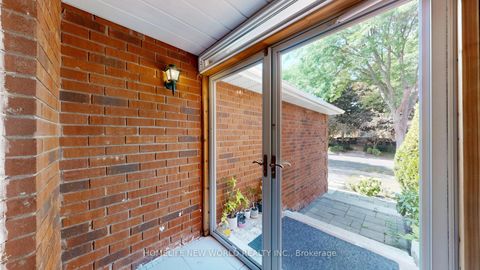 Photo 2 at 19 Chadburn Crescent, Hills of St Andrew, Aurora