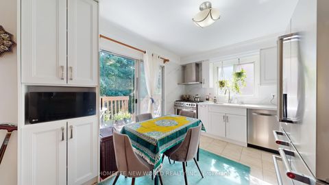 Photo 8 at 19 Chadburn Crescent, Hills of St Andrew, Aurora