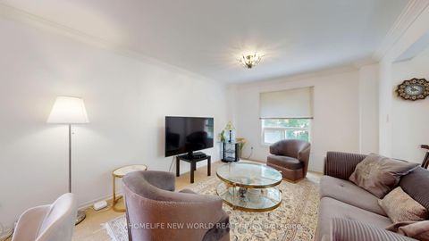 Photo 10 at 19 Chadburn Crescent, Hills of St Andrew, Aurora