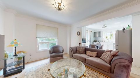 Photo 11 at 19 Chadburn Crescent, Hills of St Andrew, Aurora