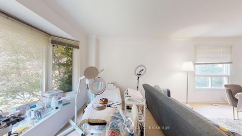 Photo 18 at 19 Chadburn Crescent, Hills of St Andrew, Aurora