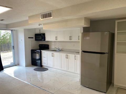 Photo 33 at 19 Chadburn Crescent, Hills of St Andrew, Aurora