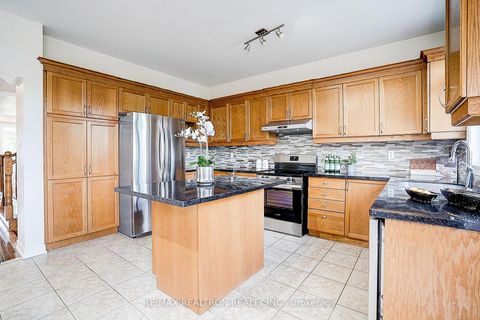 Photo 19 at 346 Autumn Hill Boulevard, Patterson, Vaughan