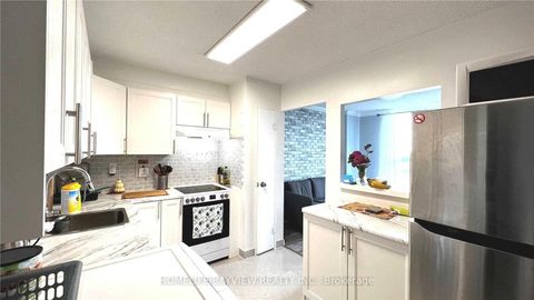 Photo 2 at 909 - 4645 Jane Street, Black Creek, Toronto