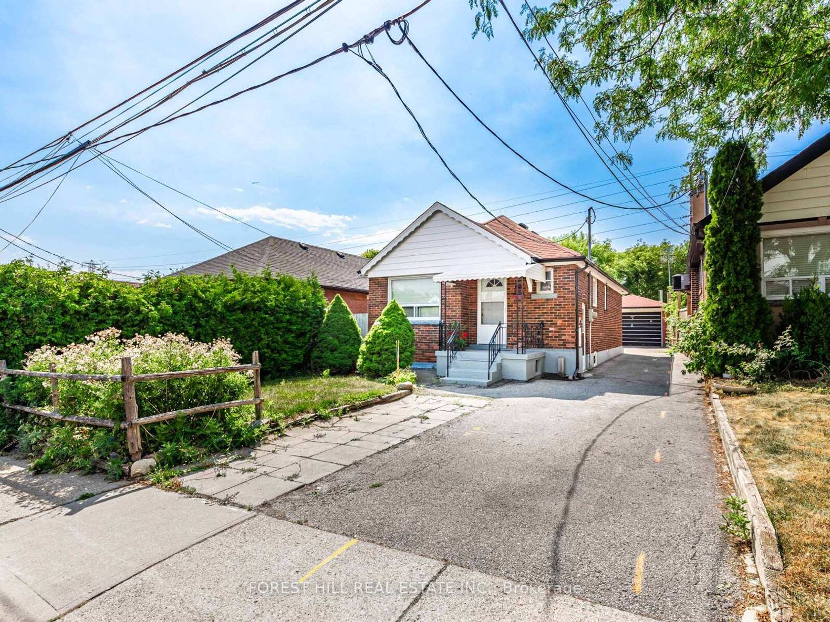 1191 Roselawn Avenue, Belgravia, Toronto 