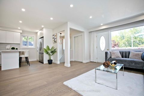 Photo 2 at 39 La Peer Boulevard, L'Amoreaux, Toronto
