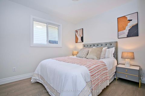 Photo 12 at 39 La Peer Boulevard, L'Amoreaux, Toronto