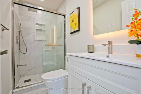 Photo 15 at 39 La Peer Boulevard, L'Amoreaux, Toronto