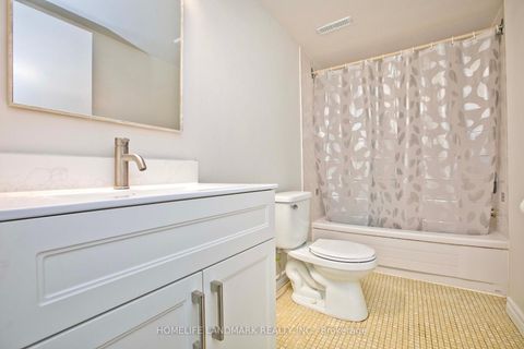 Photo 17 at 39 La Peer Boulevard, L'Amoreaux, Toronto