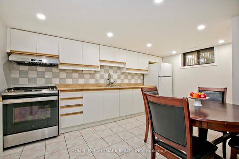 Photo 20 at 39 La Peer Boulevard, L'Amoreaux, Toronto