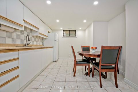 Photo 21 at 39 La Peer Boulevard, L'Amoreaux, Toronto