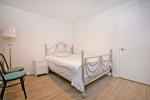 Photo 22 at 39 La Peer Boulevard, L'Amoreaux, Toronto