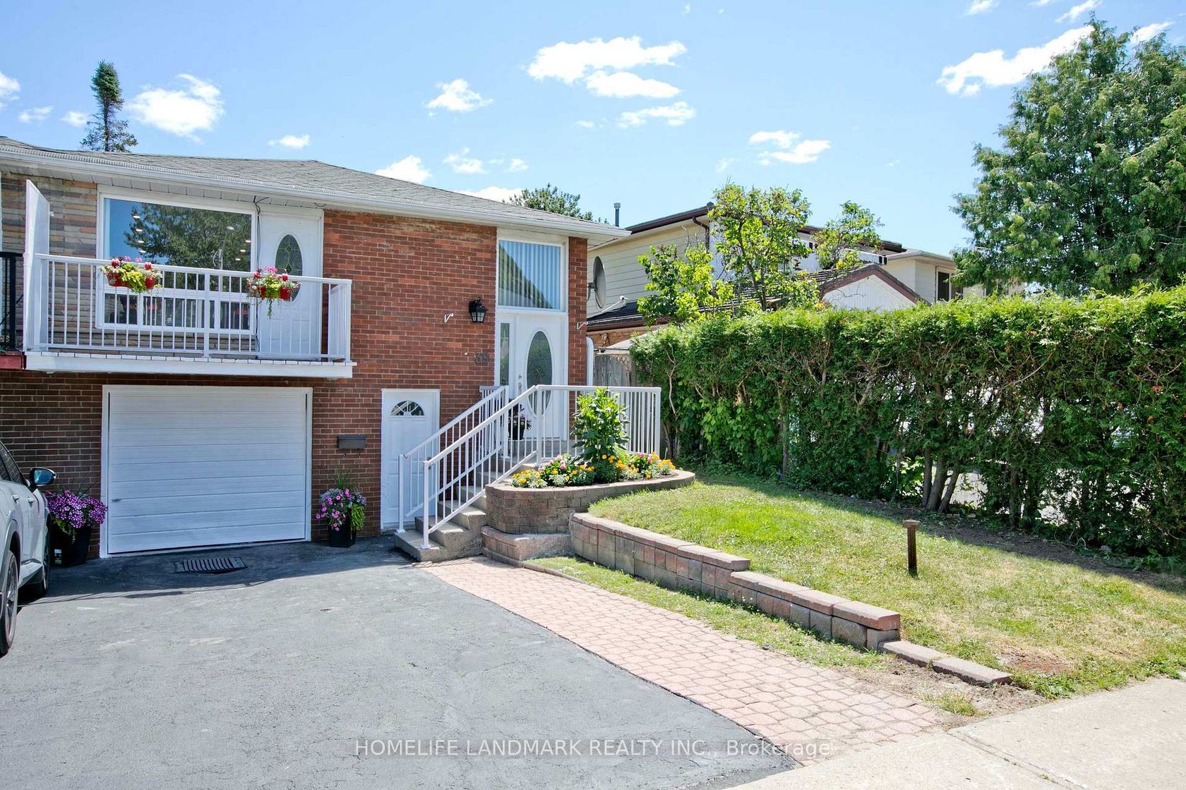 39 La Peer Boulevard, L'Amoreaux, Toronto 